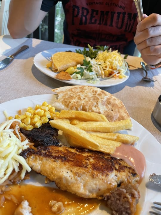 Gastro Melas Holiday Village