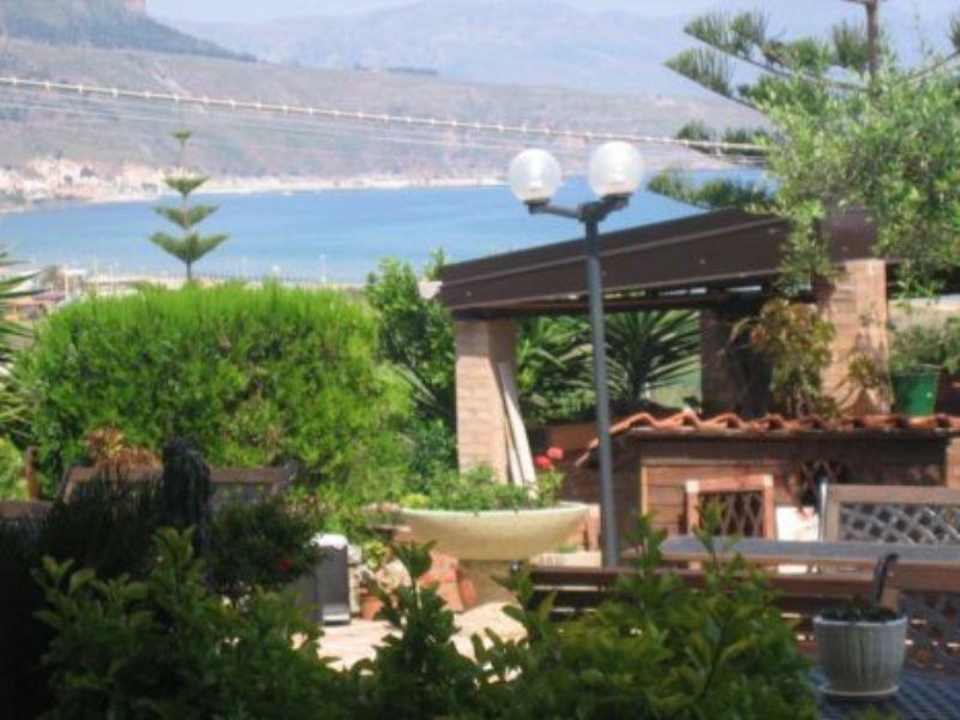 Giardino vista mare Hotel Affittacamere Francesca