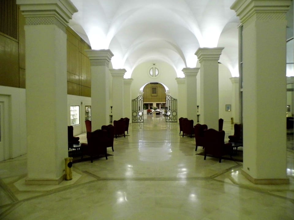 Lobby Hotel Pyramids Park Resort