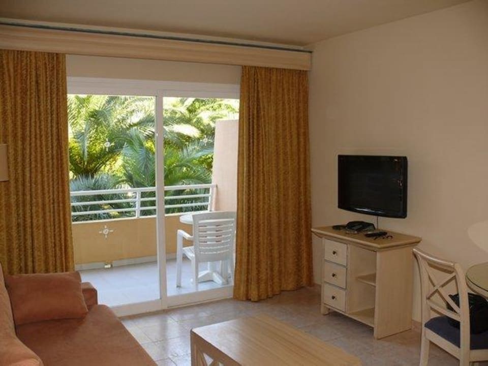 Wohnzimmer mit Balkon Zafiro Palmanova