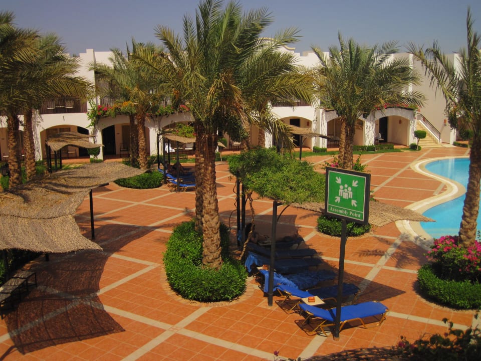 Blick vom Balkon Richtung pool JAZ Dahabeya