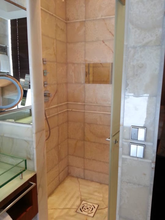 Marmor Dusche  Falkensteiner Schlosshotel Velden