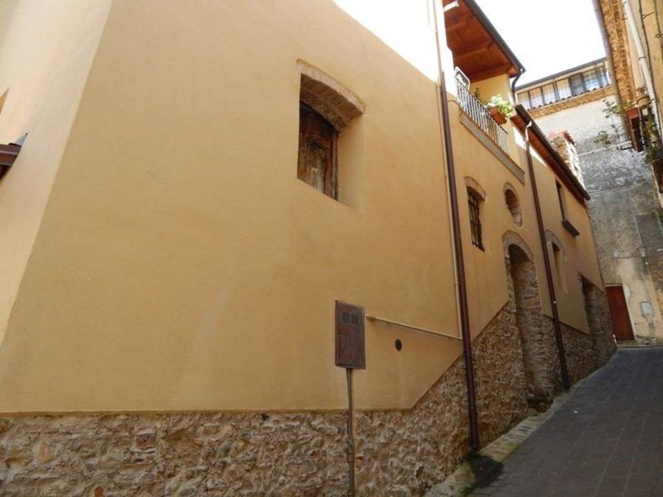 Facciata Vicolo Via Poerio B&B Del Borgo