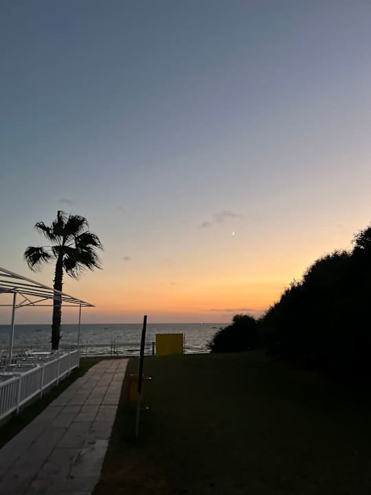 Strand Hotel Victory Resort