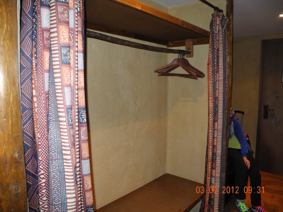 Der Kleiderschrank Hotel Matamba - Phantasialand Erlebnishotel