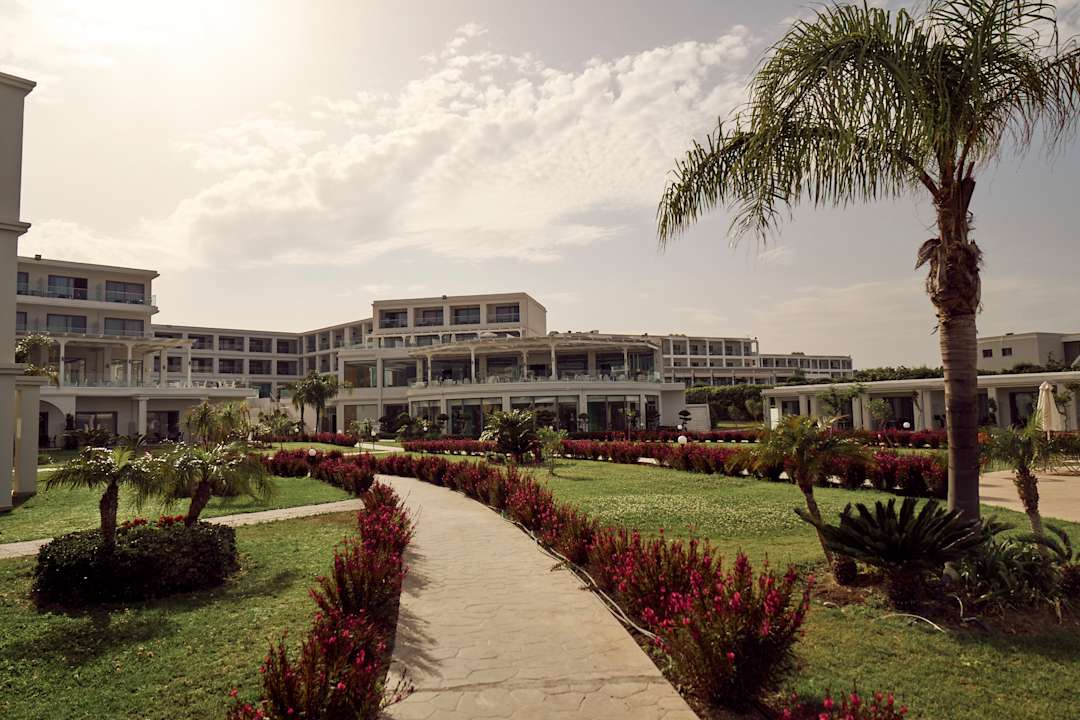 Gartenanlage Asterias Beach Resort