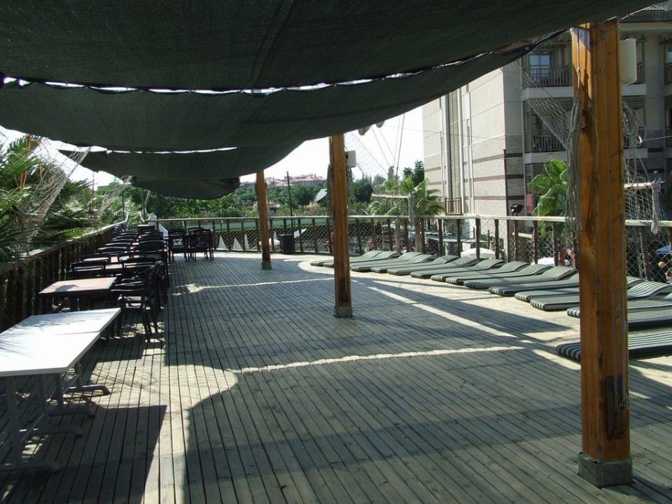 Fischrestaurant am Tag, Liegefläche für den Pool Can Garden Resort