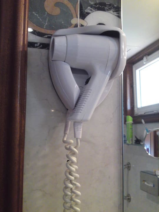 Fön im Zimmer Bull Escorial & Spa