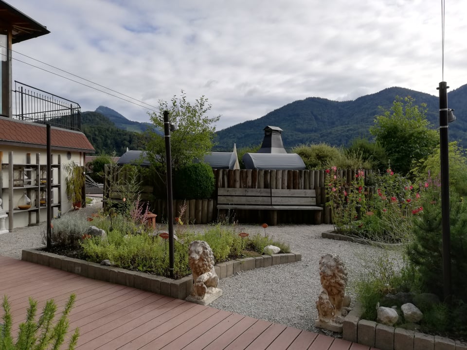 "Gartenanlage" Ebner's Waldhof am See (Fuschl am See) • HolidayCheck