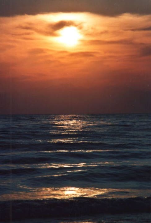 Sonnenuntergang vom Restaurant aus beobachtet Clover Magic Nova Beach