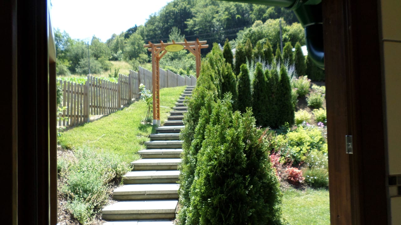 Aufgang zur neuen Sonnenterrasse (FKK) Schlössl Hotel Kindl