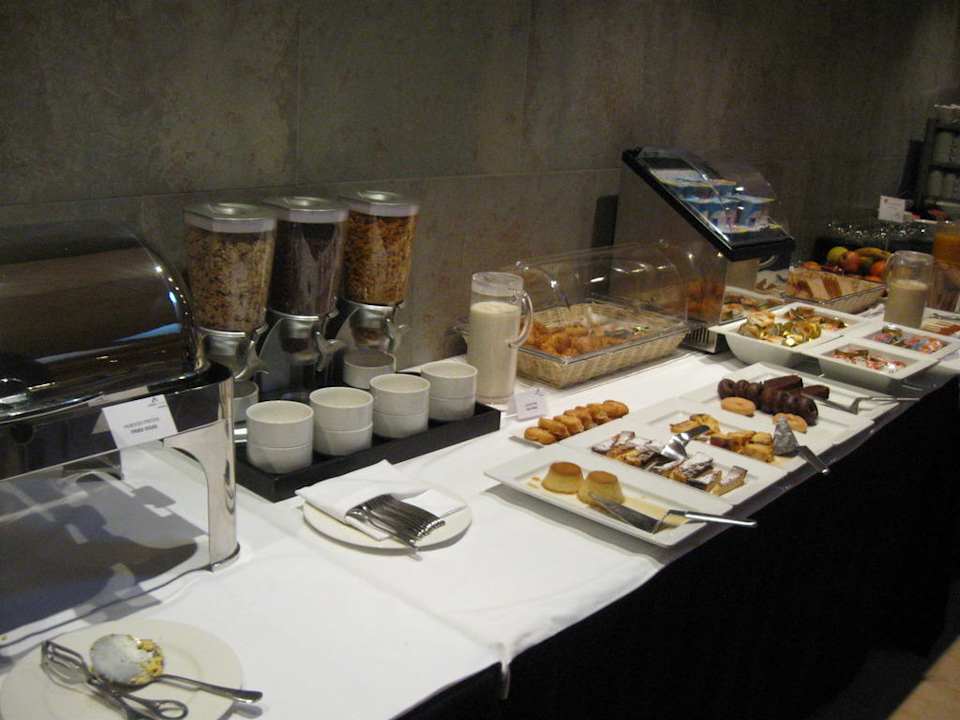 Frühstück Hotel Badalona Tower