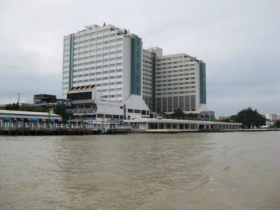 Hotel vom Fluss aus Ramada Plaza by Wyndham Bangkok Menam Riverside