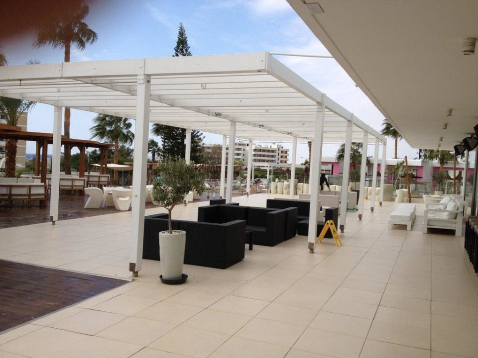 Terrasse am Pool Napa Mermaid Hotel & Suites