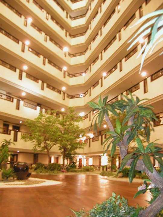 Innenbereich zu den Zimmern Charoensri Grand Royal Hotel