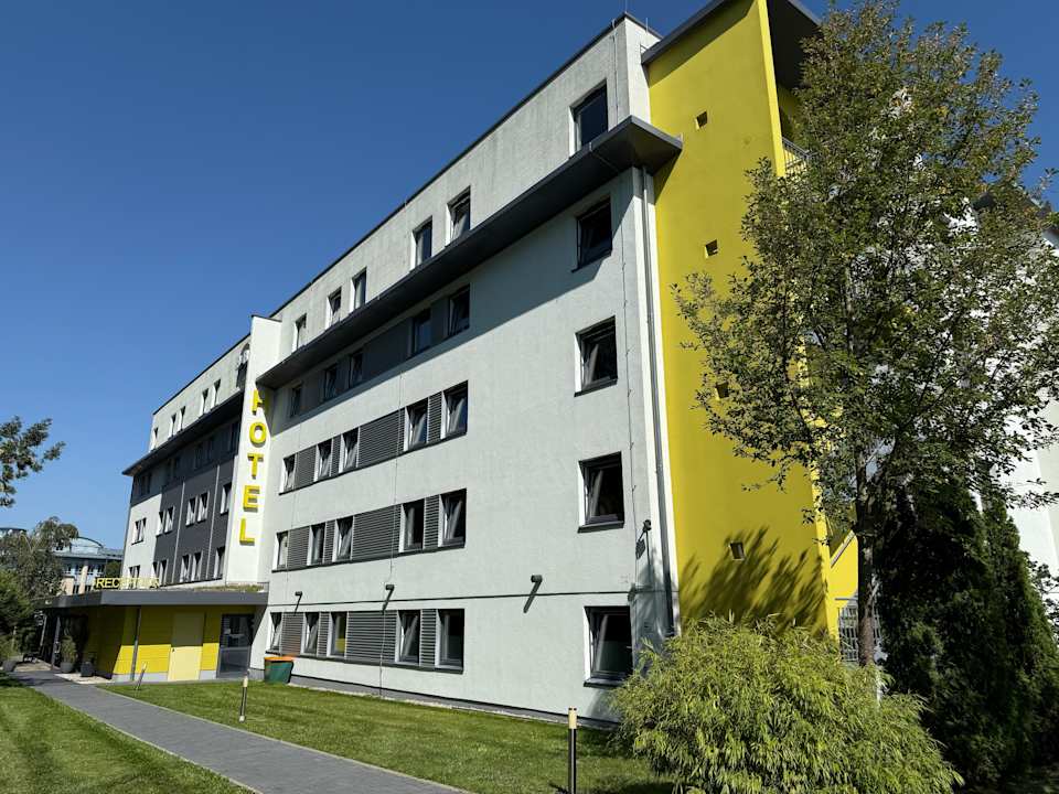 Außenansicht B&B Hotel München-Airport
