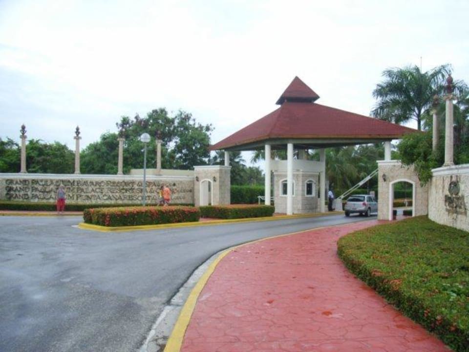 L'entrée de l'hôtel Grand Palladium Select Bávaro Resort & Spa