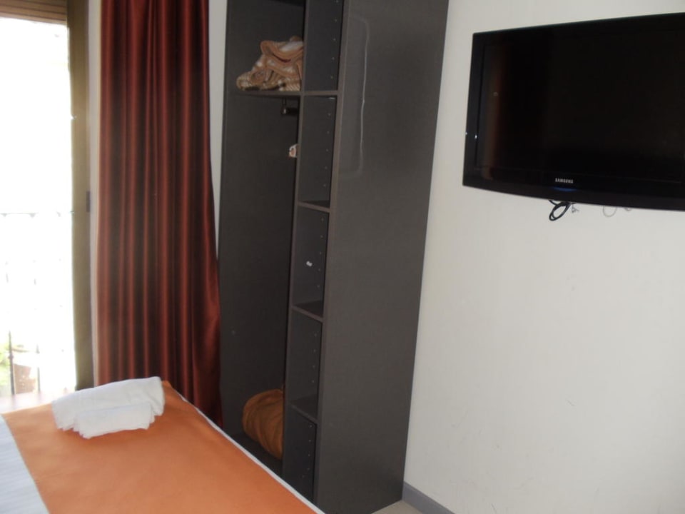 TV/Schrank Apartments Km1 La Latina