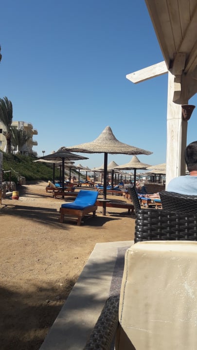 Blick auf den Strand von der Strandbar Royal Star Beach Resort