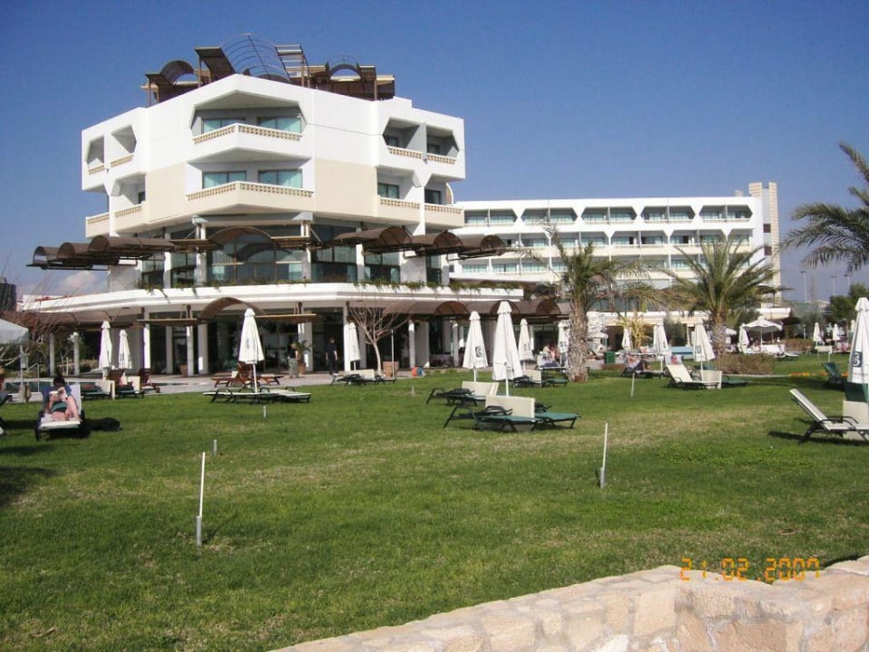 Gartenlandschaft Constantinou Bros Athena Royal Beach Hotel
