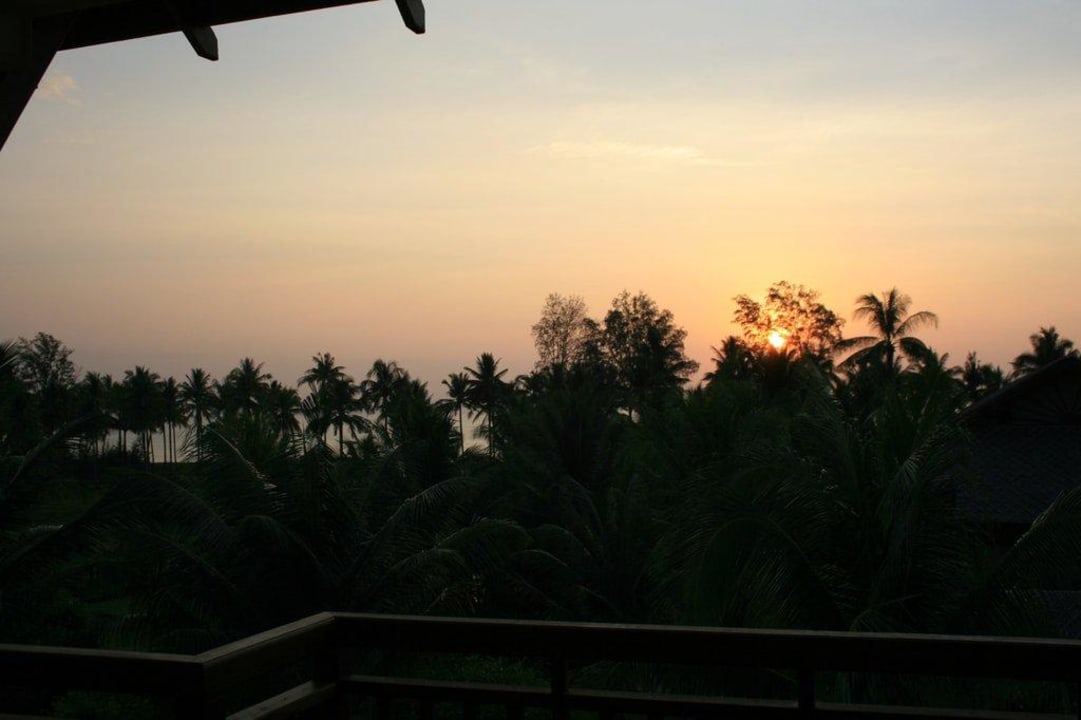 Sonnenuntergang oberste Zimmer. The Andamania Beach Resort & Spa