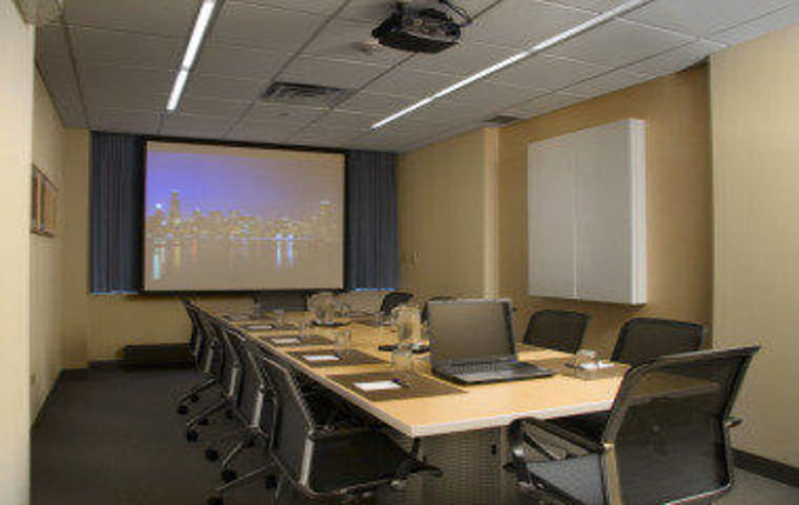 Boardroom Fairfield Inn & Suites Chicago Downtown/Magnificent Mile
