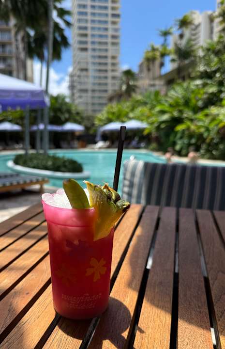 Pool Wayfinder Waikiki