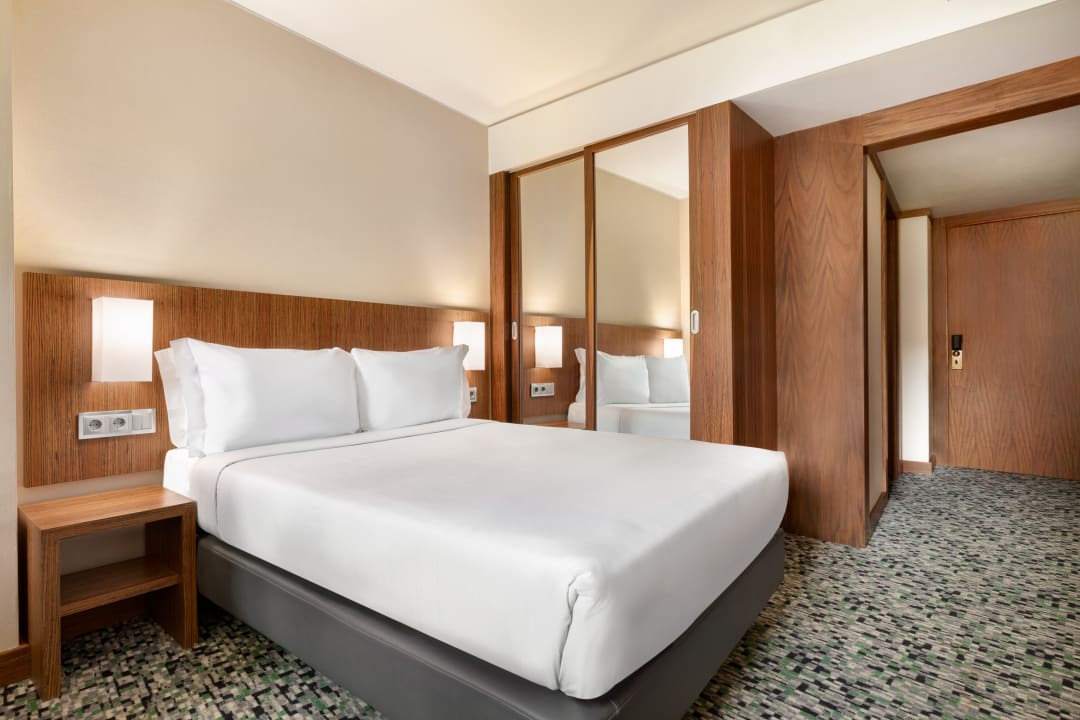 Zimmer Ramada by Wyndham Lisbon
