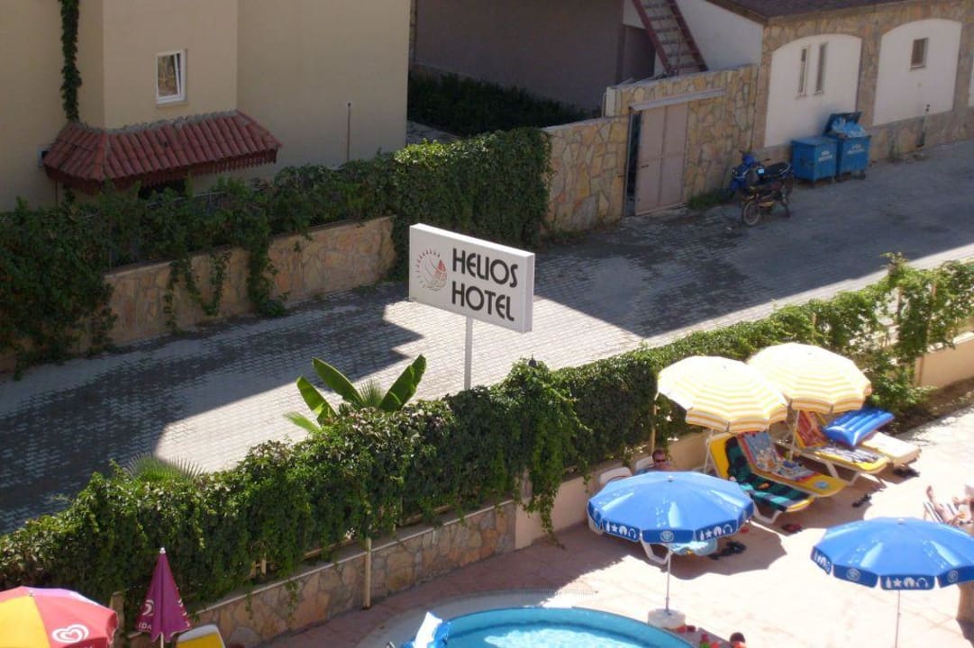 Blick vom Balkon auf die Straße Hotel Helios