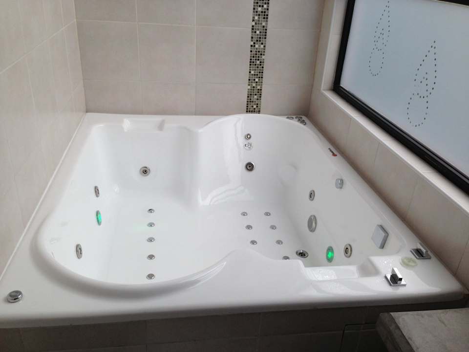 Whirlpool im Spa-Bereich Las Cepas Hotel de Cata & Relax