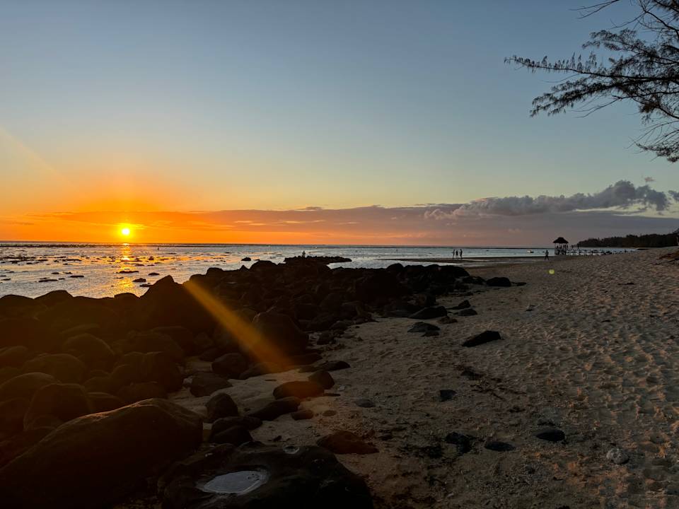Strand Outrigger Mauritius Beach Resort