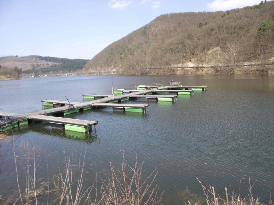 Anleger neben dem Hotel Göbel's Seehotel Diemelsee