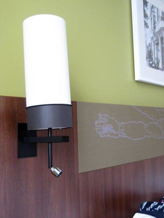 Bettlampe mit integriertem Leselicht Leonardo Royal Hotel Berlin Alexanderplatz