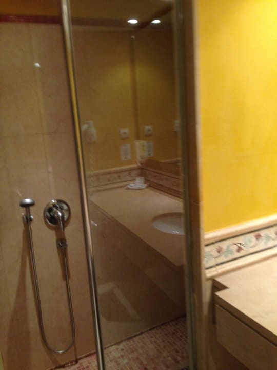 Mit grosser Dusche allsun App.-Hotel Albatros