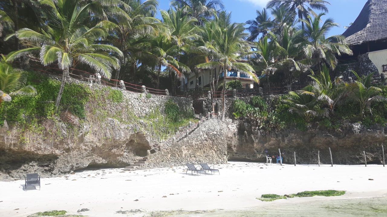 Strand Bahari Beach Hotel