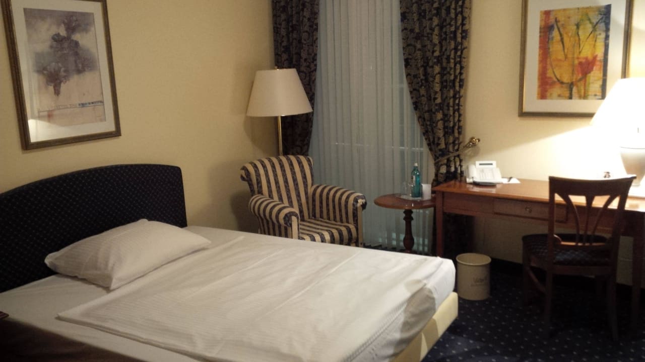 Blick ins Zimmer Victor's Residenz Hotel Leipzig