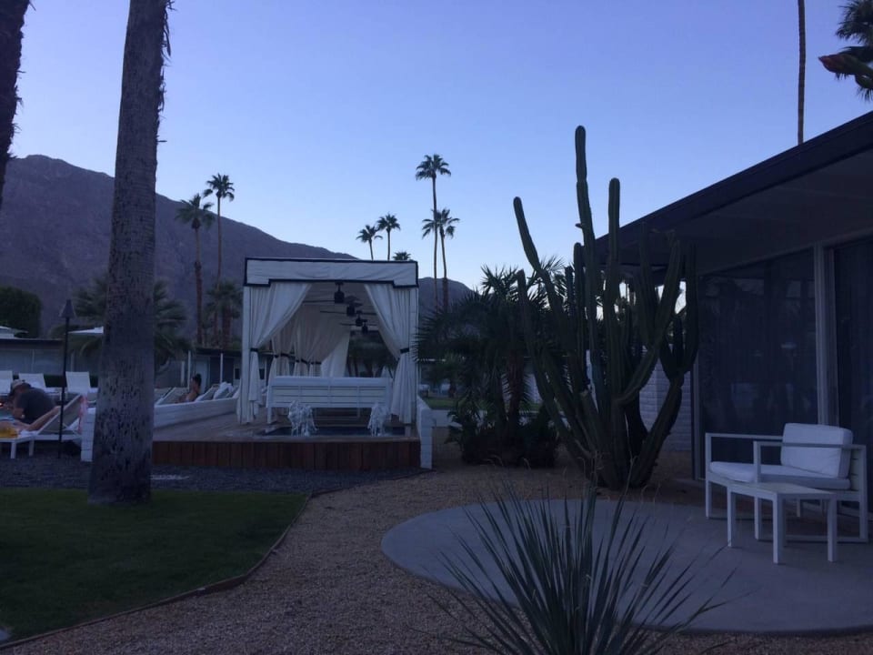 Cabanas bei der Poolanlage L'Horizon Resort & Spa - Adults only