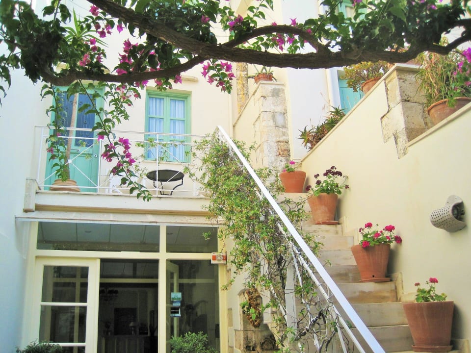 Idyllischer Hof Hotel Mythos