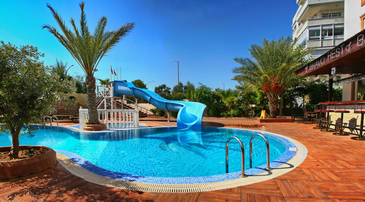 Pool Bella Bravo Suite Hotel