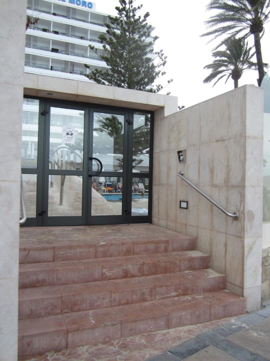 Zugang vom Strand ins Hotel CM Playa del Moro