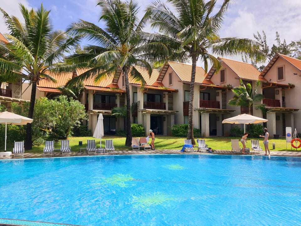 Pool Crystals Beach Resort Belle Mare, a member of Radisson Individuals