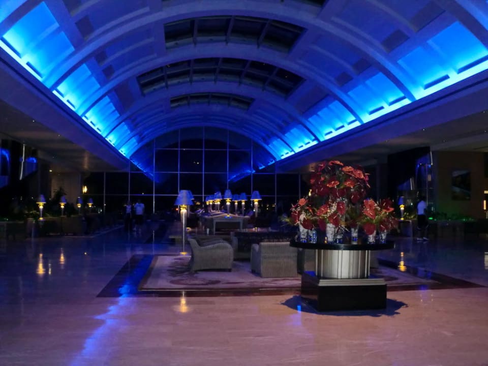 Lobby s 'avonds Hotel Miracle Resort