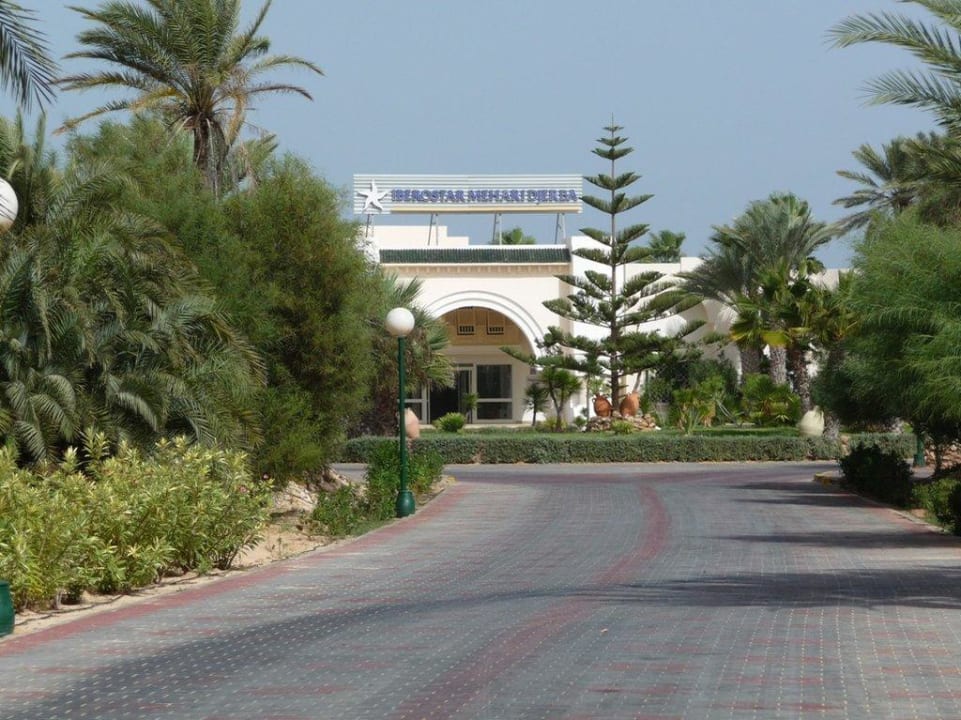 Zufahrt  zum Eingang Iberostar Waves Mehari Djerba