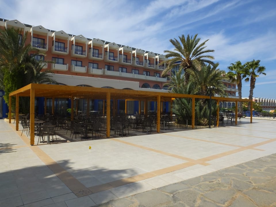 Außenansicht Kresten Palace Hotel