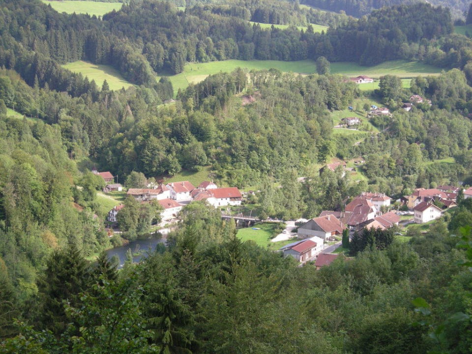 Blick auf Goumois und Doubs Hotel Taillard