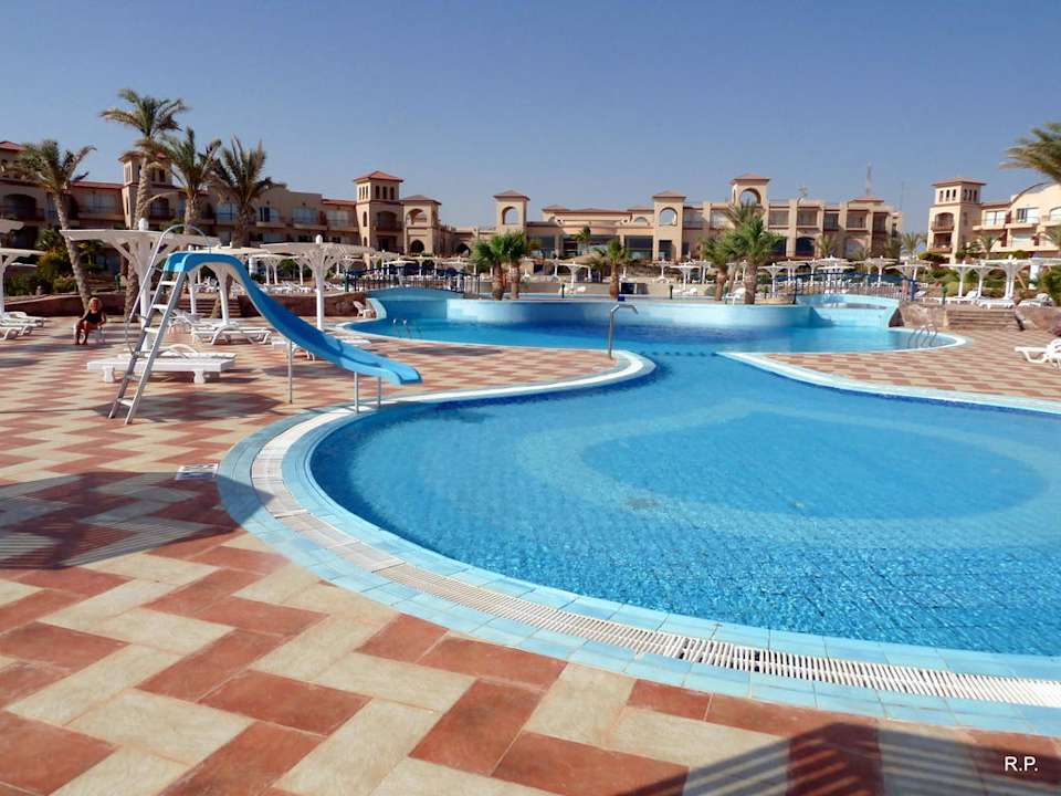 Pool Pensée Royal Garden Beach Resort