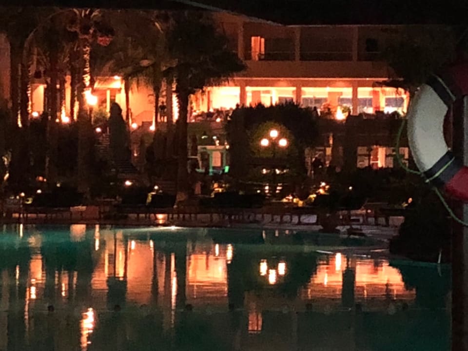 Pool Sea Star Beau Rivage