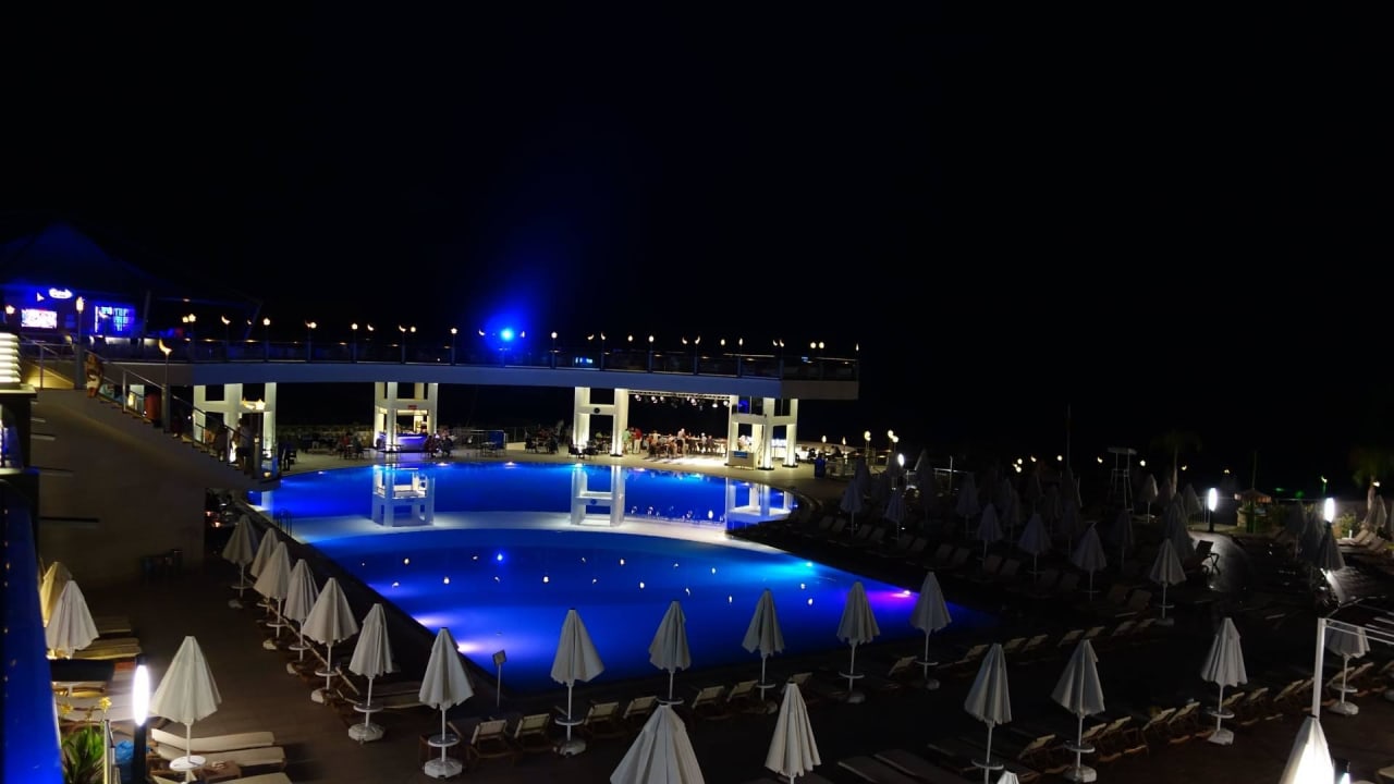 Pool bei Nacht Orka Sunlife Resort & Spa