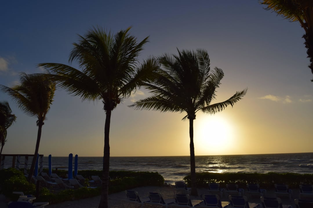 Strand bei Sonnenaufgang BlueBay Grand Esmeralda