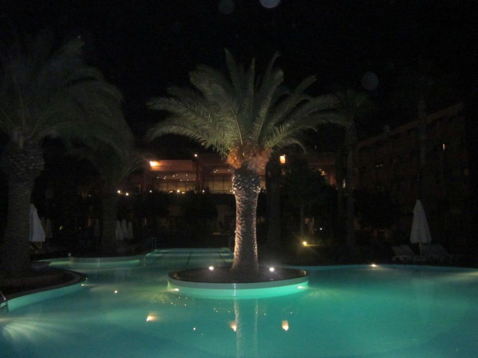 Pool bei Nacht Hotel Grand Side